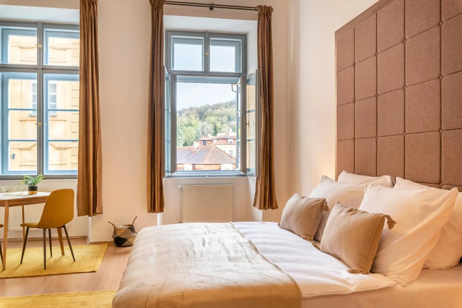 Primavera - Castle View Apartments Praha