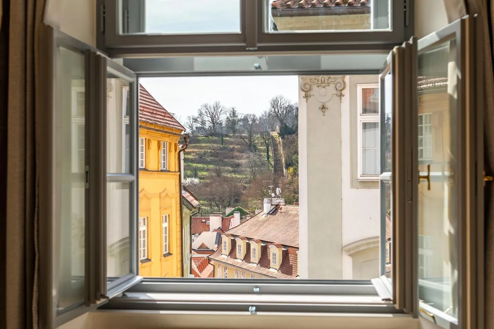 Primavera - Castle View Apartments Prague